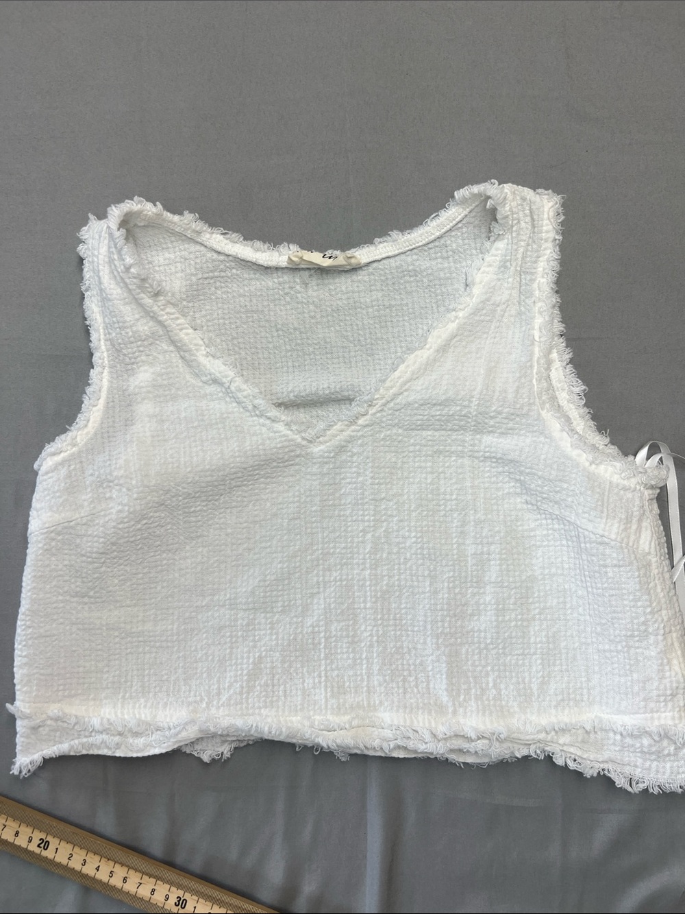 New In White Textured Gauze Frayed Edge V-Neck Sleeveless Crop Top Small